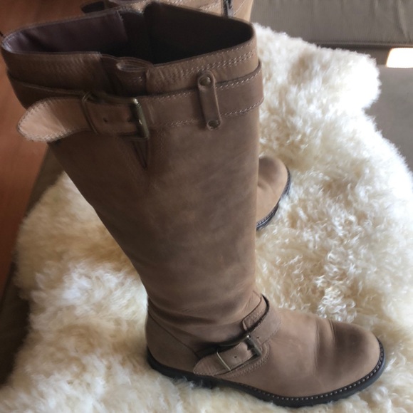 Clarks Shoes - Clarks women boots size 6.5